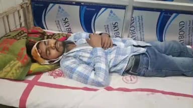 महनार: विद्यालय जा रही रसोइया और उसके पुत्र से मारपीट, युवक गंभीर रूप से घायल