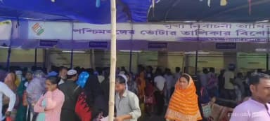 মিনাখাঁ: বামনপুকুর এলাকায় এসআইআর ক্যাম্প পরিদর্শন করলেন বিধায়িকা সহ তৃণমূলের কর্মীরা