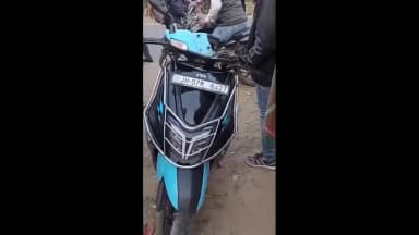 सेन्हा: फिल्मी स्टाइल कटिंग बनी हादसे की वजह, सेरंगहातू के पास स्कूटी सवार युवक गंभीर रूप से घायल