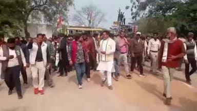 महाराजपुर: महाराजपुर क्षेत्र में व्याप्त समस्याओं को लेकर कांग्रेसियों ने किया प्रदर्शन, तहसीलदार को सौंपा ज्ञापन