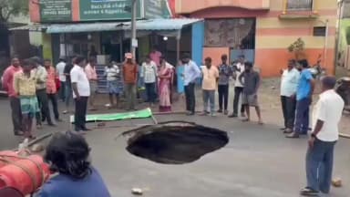 அம்பத்தூர்: கருக்கு சாலையில் திடீரென ஏற்பட்ட பள்ளத்தால் பரபரப்பு - அடிக்கடி பள்ளம் விழுவதால் வாகன ஓட்டிகள் அச்சம்