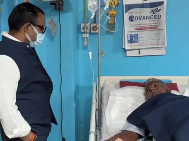 কোচবিহার ২: কোচবিহারে আক্রান্ত তৃণমূল উপ-প্রধান কে দেখতে নার্সিংহোমে তৃণমূলের জেলা সভাপতি