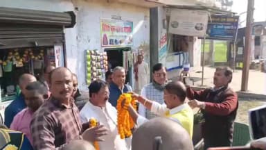 सरैया: राष्ट्रीय नाई महासभा के राष्ट्रीय अध्यक्ष सह पूर्व MLC आजाद गांधी का अंबारा चौक पर कार्यकर्ताओं ने किया भव्य स्वागत