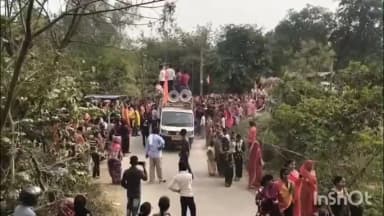 सिरौली गौसपुर: बरौलिया में रामलीला धनुष यज्ञ कार्यक्रम में भरत मिलाप शोभायात्रा निकाली गई, हजारों लोग हुए शामिल