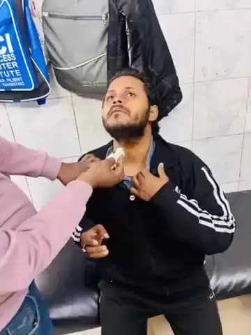 कलीनगर: गैस चौराहे के पास चाइनीस माझे की चपेट में आने से रालोद के पदाधिकारी घायल हुए