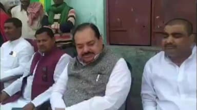 हायाघाट: पतोर गांव में मजदूर की गला दबाकर हत्या, राजद नेता ने पीड़ित परिवार से मुलाकात कर जल्द गिरफ्तारी की मांग की