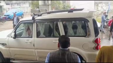 कैलारस: सेमई के पास सड़क हादसे में घायल व्यक्ति को SDM मेघा तिवारी लेकर पहुंची कैलारस अस्पताल, आधा दर्जन घायल