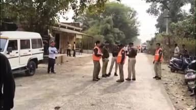 नारायणगंज: टिकरिया पुलिस ने चलाया हेलमेट जागरूकता अभियान, युवाओं को सिखाया यातायात अनुशासन और नशामुक्ति का पाठ