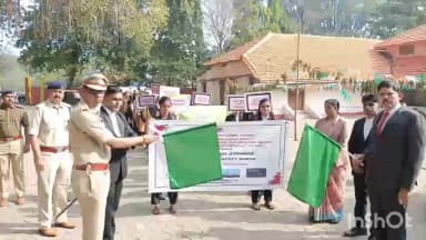 ಕಾರವಾರ: ರಾಷ್ಟಿçÃಯ ರಸ್ತೆ ಸುರಕ್ಷತಾ ಮಾಸಾಚರಣೆ ಜಾಥಾಗೆ ಜಿಲ್ಲಾ ನ್ಯಾಯಧೀಶ ಪರಮೇಶ್ವರ ಪ್ರಸನ್ನ ಚಾಲನೆ.