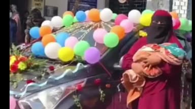 জলঙ্গি: কন্যা সন্তানের আগমনে ফুল দিয়ে গাড়ি সাজিয়ে হাজির হাসপাতালে বাবা জলঙ্গীর ঘটনা