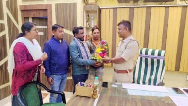 চণ্ডীতলা ১: চণ্ডীতলা থানার নবনিযুক্ত ওসি বাপি হালদারকে বিজেপির সংবর্ধনা