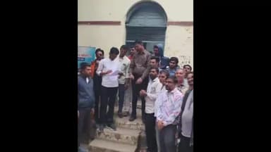 महेश्वर: फोरलेन के नाम पर धोखाधड़ी? बड़वाह-धामनोद मार्ग पर किसानों ने उठाए सवाल