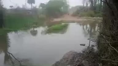 अकठौहा चरखारी का अर्जुन बांध की ओर जाने वाली सडक ##@