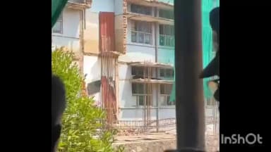 കോട്ടയം: കോട്ടയം മെഡിക്കൽ കോളേജ് ആശുപത്രിയിൽ കെട്ടിടാവശിഷ്ടങ്ങൾ തകർന്നുവീണ് തൊഴിലാളിക്ക് പരിക്ക്