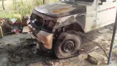 अल्बर्ट एक्का (जारी): जारी थाना क्षेत्र में जनप्रतिनिधि पर हमला, मुखिया की पिकअप में आग लगने से हड़कंप