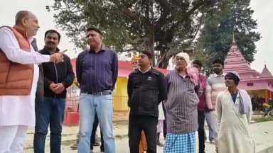चकिया पिपरा: बेदीवन मधुबन (पिपरा) में शिव मंदिर के निकट मरई पोखड़ा के सौंदर्यीकरण एवं अटल पार्क निर्माण का स्थल निरीक्षण किया विधायक