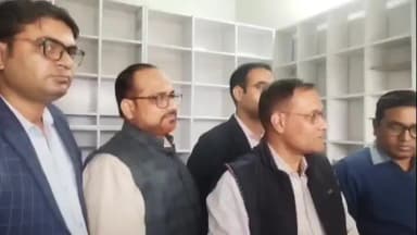 चकिया पिपरा: पीपरा के पुरानी रोड स्थित महावीर हॉस्पिटल एंड ट्रामा सेंटर में औषधि नियंत्रण विभाग की गठित टीम ने की छापेमारी