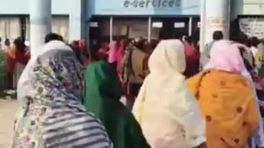 ডোমকল: এসআইআর হেয়ারিংয়ে চরম ভোগান্তি, ডোমকল মহকুমা অফিসে হাজার মানুষের ঢল