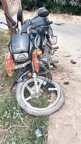 राजातालाब: ट्रैक्टर और बाइक में जोरदार टक्कर, बाइक सवार युवक की हालत गंभीर