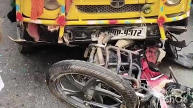 सिरदला: स्कूली बच्चों से भरी मैजिक में घुसी बाइक, दो गंभीर रूप से घायल—बाल-बाल बचे मासूम