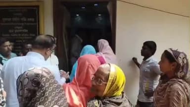 লাভপুর: লাভপুর ব্লকে SIR শুনানি কেন্দ্র পরিদর্শনে সাংসদ, BDO