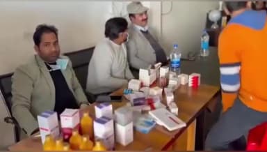 ताखा: ताखा क्षेत्र के कदमपुर गांव में निःशुल्क चिकित्सा शिविर आयोजित, डॉ. श्वेता यादव और उनकी टीम ने दी स्वास्थ्य सेवाएं