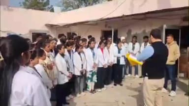 टांटोटी: BHMS द्वितीय, तृतीय एवं चतुर्थ वर्ष के विद्यार्थियों ने शहर थाना पुलिस का भ्रमण किया, पुलिस कार्यप्रणाली की दी जानकारी