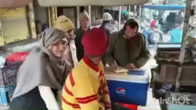 सादाबाद: सहपऊ तिराहे पर पुलिस ने अतिक्रमणकारियों पर चलाया अभियान, अतिक्रमण हटवाए और काटे चालान