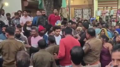 बागली: प्रेम विवाह को लेकर लड़की पक्ष के लोगों ने बागली की सड़कों पर किया जमकर हंगामा