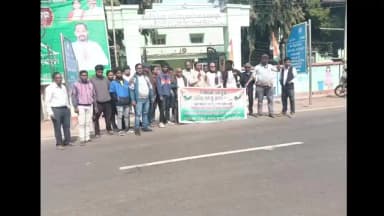 ରାଇରଙ୍ଗପୁର ସହର: କୃଷକ ସଂଗଠନର ବନ୍ଦ ଡାକରା ରାଇରଙ୍ଗପୁରରେ ଆଂଶିକ ପ୍ରଭାବ; ବନ୍ଦକୁ ସମର୍ଥନ କରି କଂଗ୍ରେସ ପକ୍ଷରୁ ପିକେଟିଂ