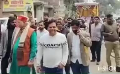 जलालपुर: जलालपुर नगर में संत पलटू साहब की जयंती पर शोभायात्रा निकाली गई, कई गणमान्य लोग शामिल हुए