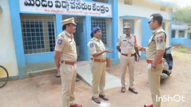 జమ్మికుంట: హుజురాబాద్, జమ్మికుంటలలో ఎన్నికల కేంద్రాలను తనిఖీ చేసిన కరీంనగర్ సిపి గౌష్ ఆలం