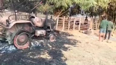 पखांजूर: ग्राम गुदुम में अज्ञात लोगों ने ट्रैक्टर में लगाई आग, लाखों का नुकसान, रिपोर्ट दर्ज
