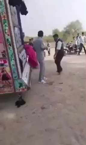 सेड़वा: सारला सेडवा थाना क्षेत्र में DJ पर डांस कर रही महिला को एक व्यक्ति ने सरेआम मारी लात, वीडियो वायरल, आरोपी हुआ गिरफ्तार