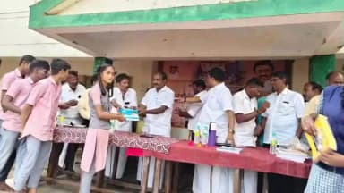 விக்கிரவாண்டி: தும்பூர் ஊராட்சியில் மாணவ மாணவிகளுக்கு விலையில்லா மிதிவண்டி வழங்கிய சட்டமன்ற உறுப்பினர்