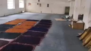 வத்திராயிருப்பு: வத்திராயிருப்பு அருகே குடோனில் சட்டவிரோதமாக பட்டாசு உற்பத்தி செய்த வட மாநில தொழிலாளர்கள் உள்ளிட்ட ஆறு பேர் கைது