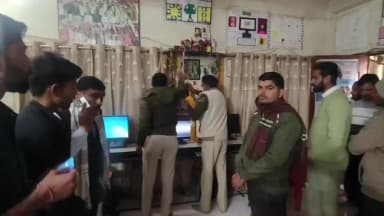 मोहन बड़ोदिया: एक्सीलेंस कंप्यूटर सेंटर में विद्यार्थियों को लैपटॉप, कंप्यूटर और स्मार्ट वॉच दिए गए