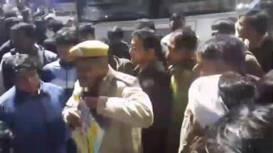 नसीराबाद: नसीराबाद में सड़क हादसे से मचा हड़कंप, अज्ञात वाहन की टक्कर के बाद रोडवेज बस में घुसा बाइक सवार युवक