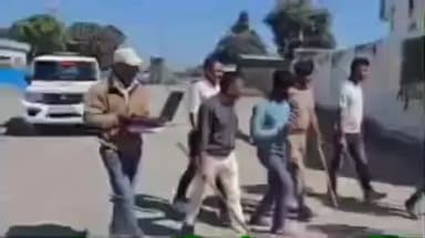 કોડીનાર: સોશ્યલ મીડીયા પ્લેટફોર્મ ટર અન્ય વ્યક્તિના નામે ફેક આઇડી બનાવી બે કોમ વચ્ચે વૈમનસ્ય ફેલાઇ તેવી પોસ્ટ કરનાર આરોપી ઝડપાયેલ