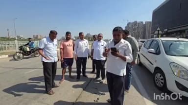 અડાજણ: અડાજણ પાલનપુર ખાતે આવેલો આરસીસી સિમેન્ટ નો રોડ એકસાઇડ બેસી અને તૂટી જતા લોકોએ વિરોધ નોંધાવ્યો.