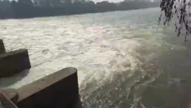 ফরাক্কা: গভীর রাতে মোটরসাইকেল রেখে ফরাক্কা বাঁধ প্রকল্পের ব্রীজ থেকে ঝাঁপ, নিখোঁজ ১ ব্যক্তি