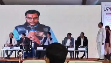 चरखारी: उत्तर प्रदेश सरकार के उद्योग मंत्री ने चरखारी के गौरहारी निवासी गौरा पत्थर के शिल्पकार को किया सम्मानित