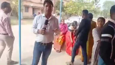 टुंडी: टुंडी में कुत्ते का जूठा प्रसाद खाने से 75 से अधिक लोग बीमार, अस्पताल में डॉक्टर न होने से हंगामा