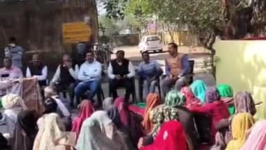 डग: गंगपुरा का खेड़ा में कांग्रेस की मनरेगा बचाओ संग्राम के तहत बैठक आयोजित हुई