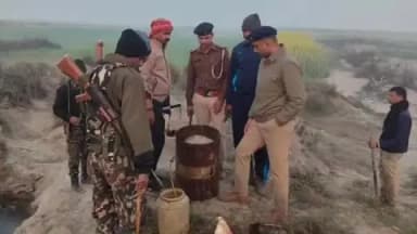नाथनगर: दिलदारपुर दियारा में अवैध शराब के खिलाफ पुलिस की बड़ी कार्रवाई, चार घंटे तक चला अभियान, तीन भट्टियां नष्ट