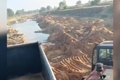 विजयराघवगढ़: अवैध रेत उत्खनन से विजयराघवगढ़ की नदियाँ संकट में, प्रशासन की चुप्पी पर उठे सवाल
