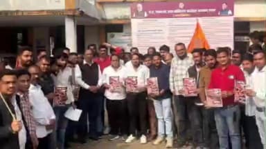 चौरई: प्रयागराज में शंकराचार्य जी के साथ दुर्व्यवहार के विरोध में चौरई में युवक कांग्रेस का धरना