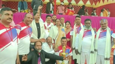 चान्हो: मोहन नगर में सद्भावना क्रिकेट टूर्नामेंट, जनप्रतिनिधि टीम ने पुलिस प्रशासन को हराया