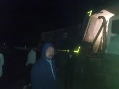 ओडगी–बिहारपुर मुख्य मार्ग पर बाक घाट में वाहन खराब, राहगीरों को हो रही भारी परेशानी