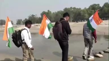 মাল: চেল নদীর ওপর স্থায়ী সেতুর দাবি: ২৫ কিমি পথ হেঁটে মাল মহকুমা শাসকের দ্বারস্থ নাগরিক মঞ্চ